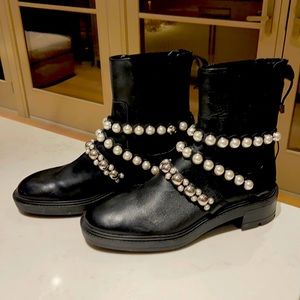 Zara black boots size 40 never warn.  These boots have great pearl detail.